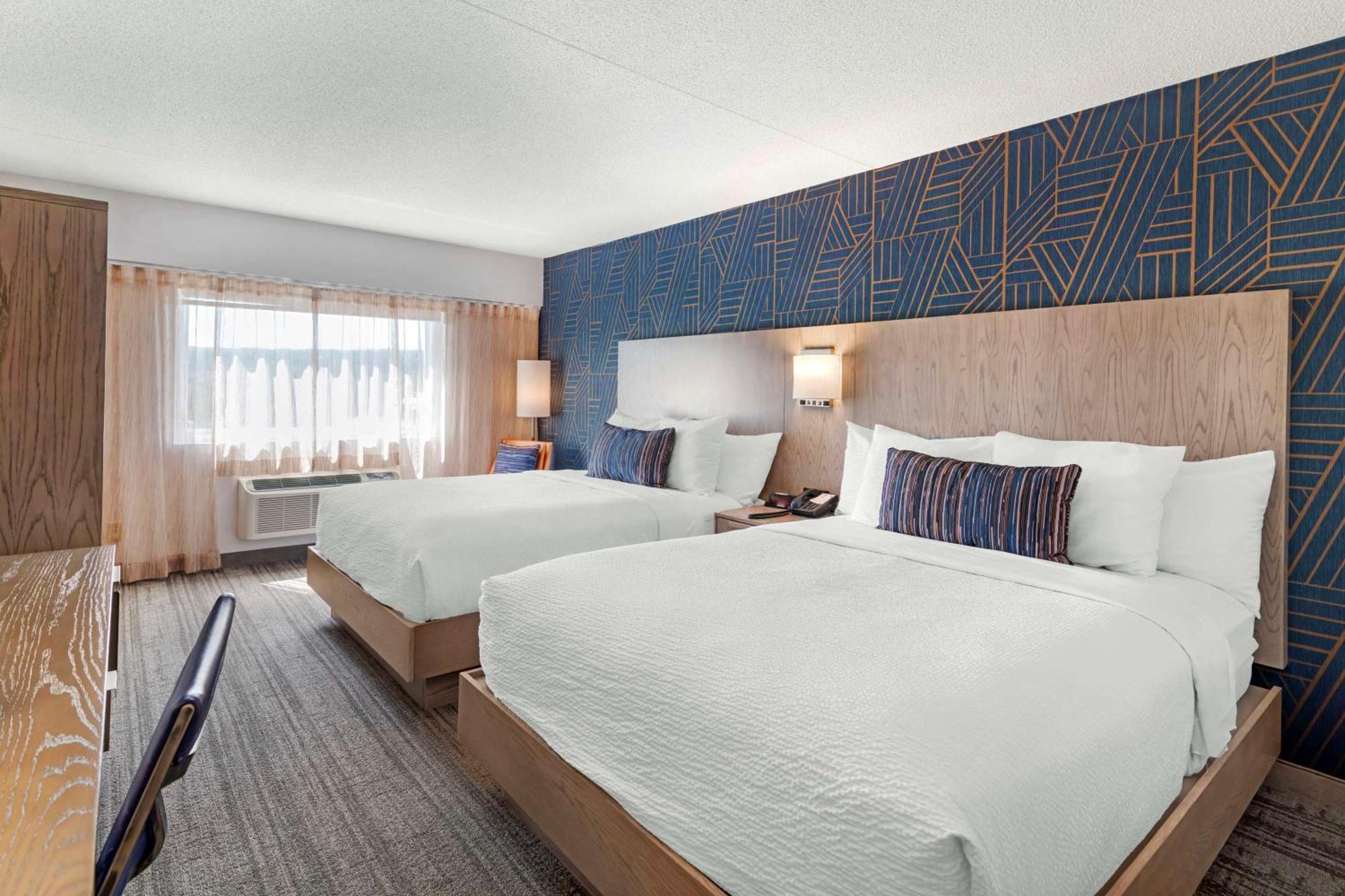Best Western Plus Landmark Inn Laconia Exterior photo